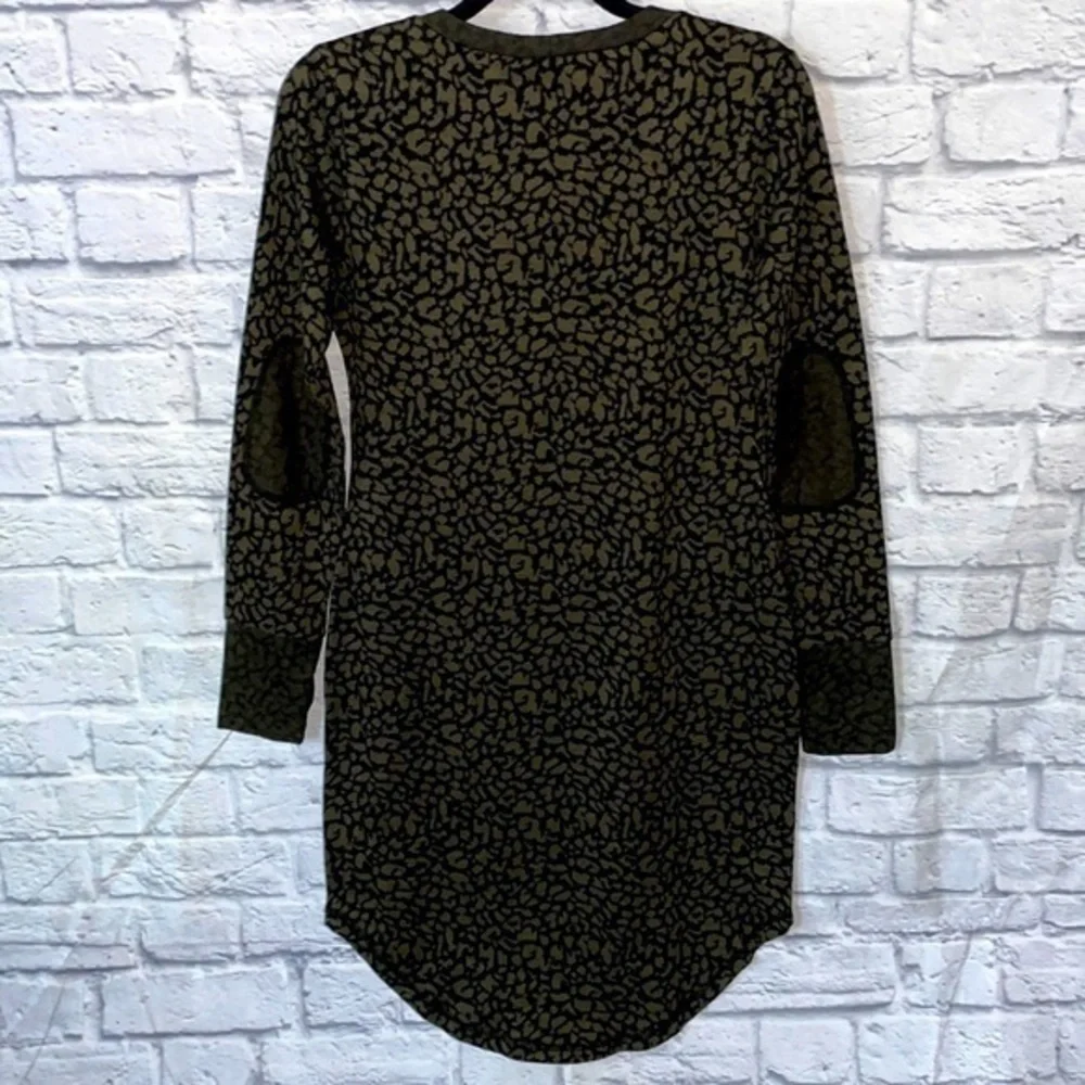 Kavu Deva Military Camo Print Long Sleeve Dress with Lebow Patches & Thumb Holes - Picture 2 of 10